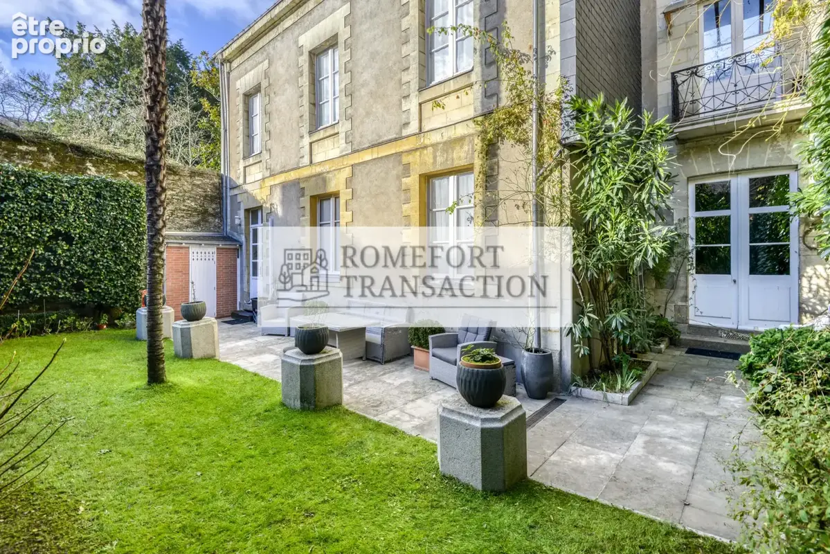 SEULE CHARGEE  : NANTES centre Bastille triangle d'or - Maison d'exception avec jardin - photo 15