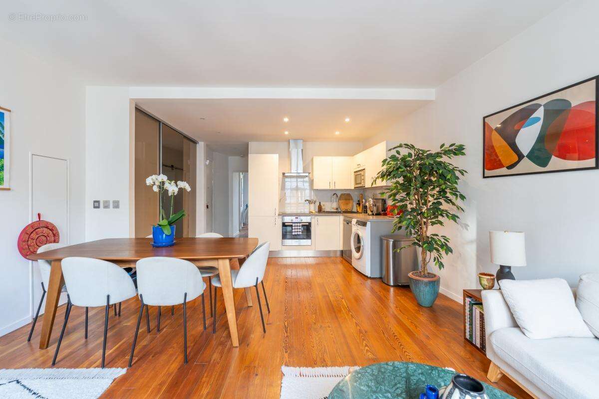 Appartement à PARIS-15E