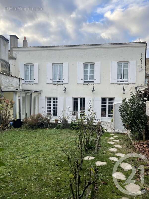Maison 178 m² à Coutras  - photo 11