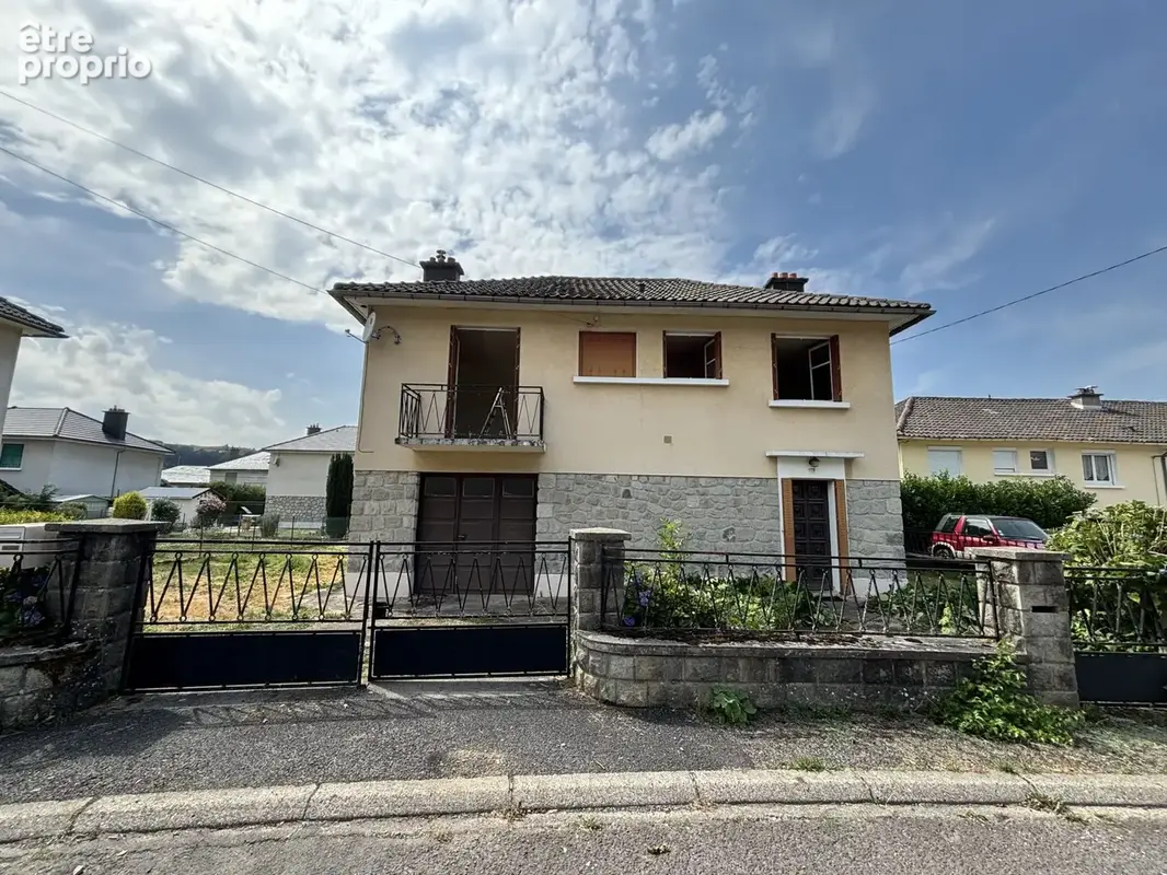 Façade avant - Maison à RIOM-ES-MONTAGNES