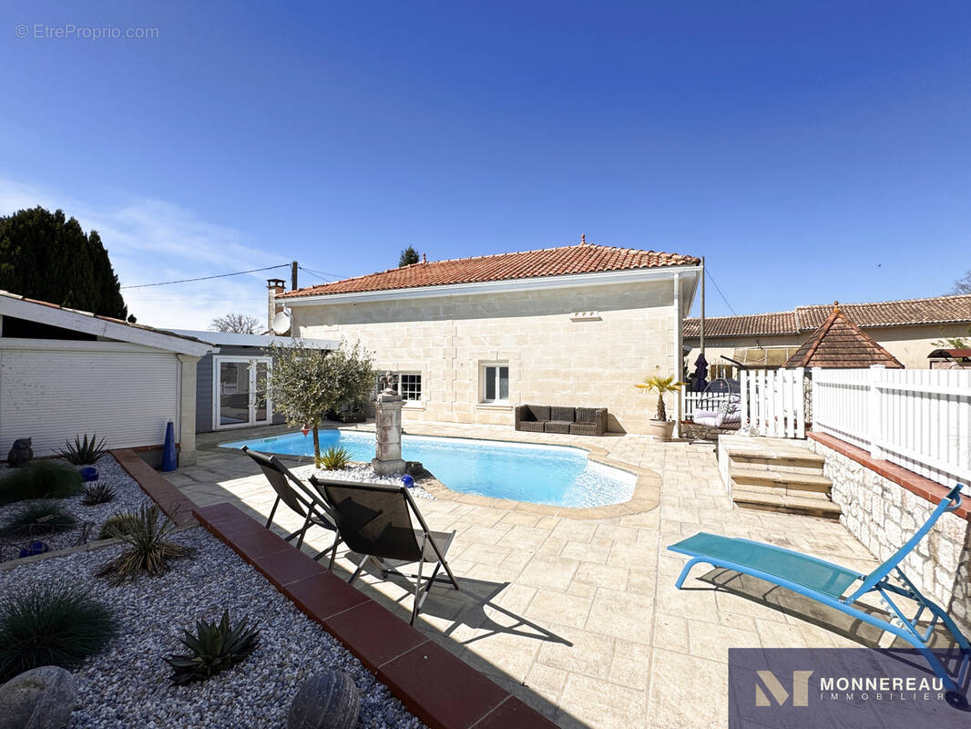 Maison à BAIGNES-SAINTE-RADEGONDE