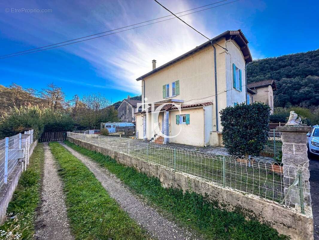 Maison à SAINT-JEAN-DE-VALERISCLE