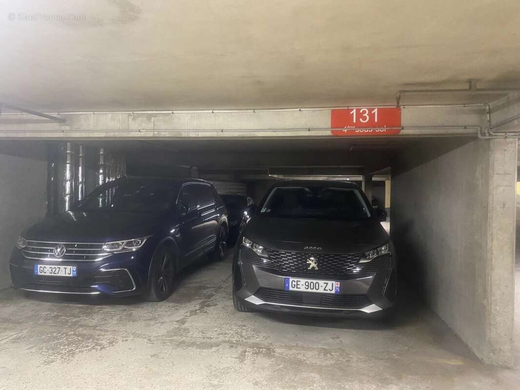 Parking à PARIS-16E