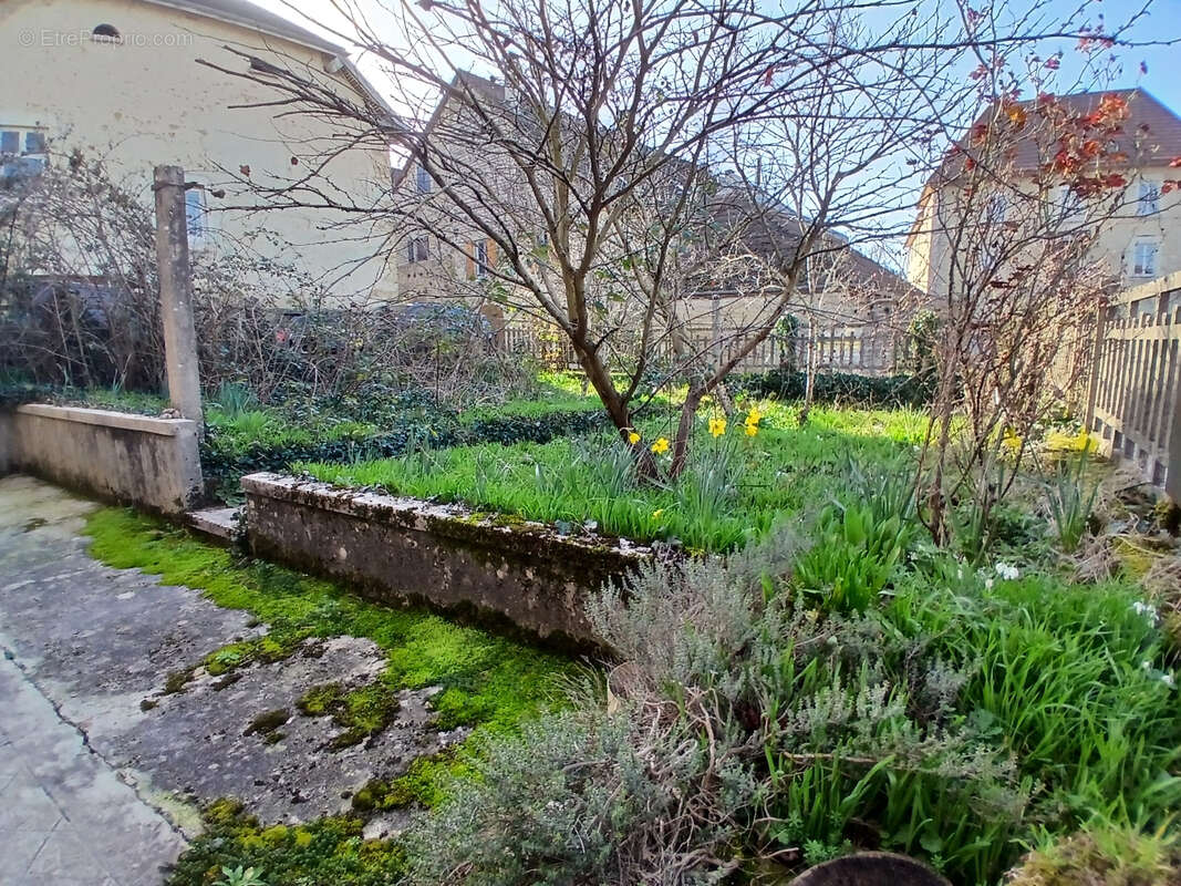 Maison à LONS-LE-SAUNIER