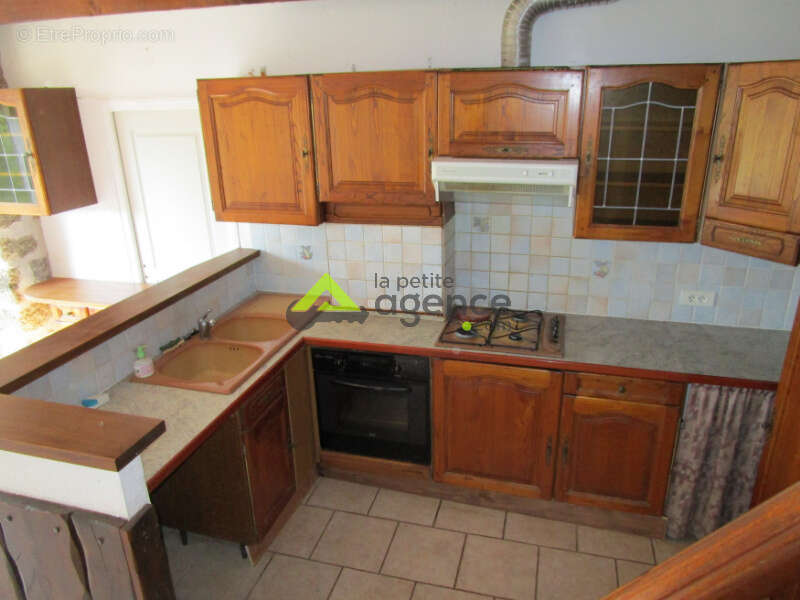 Maison à SAINT-YRIEIX-LA-MONTAGNE