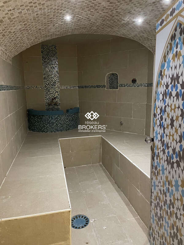 Commerce à CARRY-LE-ROUET