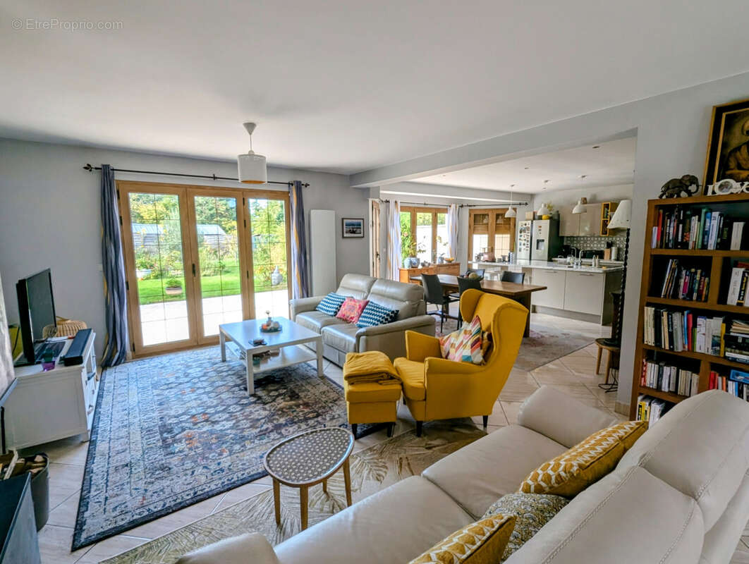 Maison à LA QUEUE-LES-YVELINES