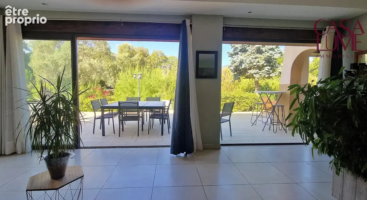 Villa F6 + F2/3 avec piscine et 4200 m² de terrain - photo 8