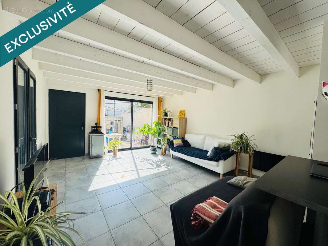 Photo 3 - Appartement à LA TOUR-D'AIGUES