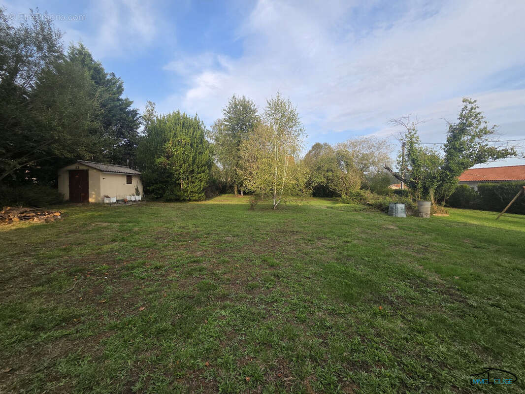 Maison à LIVINHAC-LE-HAUT