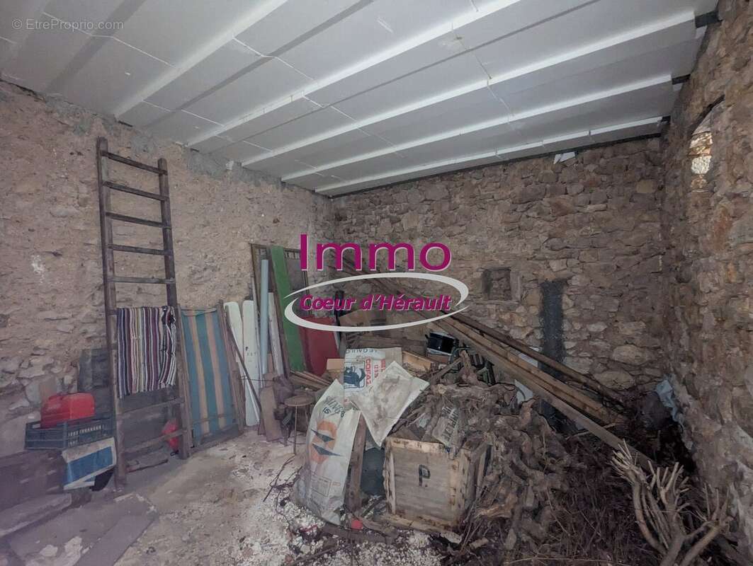 Opportunité rare à Montpeyroux : Ancien bâti en pierre à réhabiliter  19 000  - photo 4