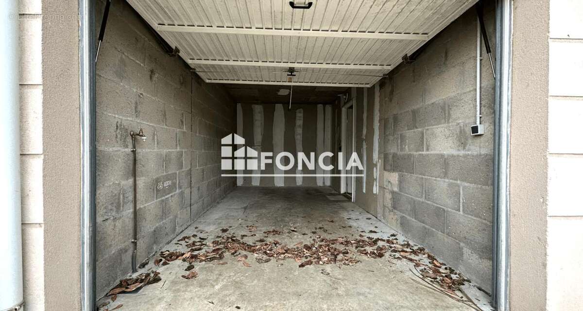 Maison à LE COUDRAY-MONTCEAUX