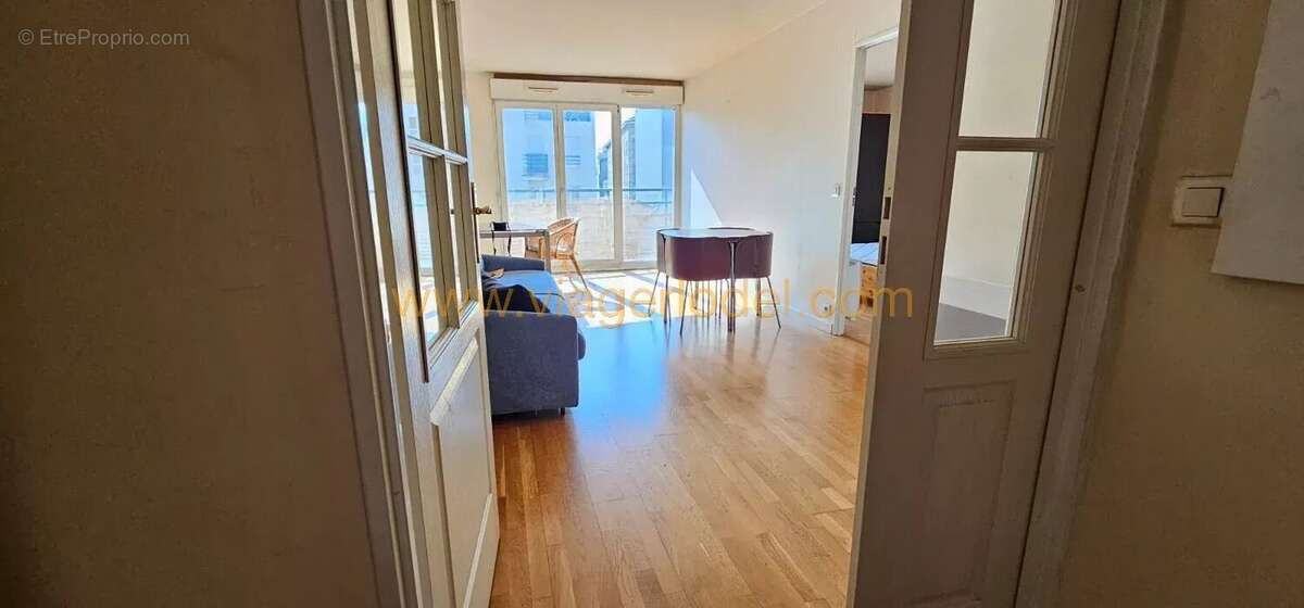 Appartement à PARIS-20E