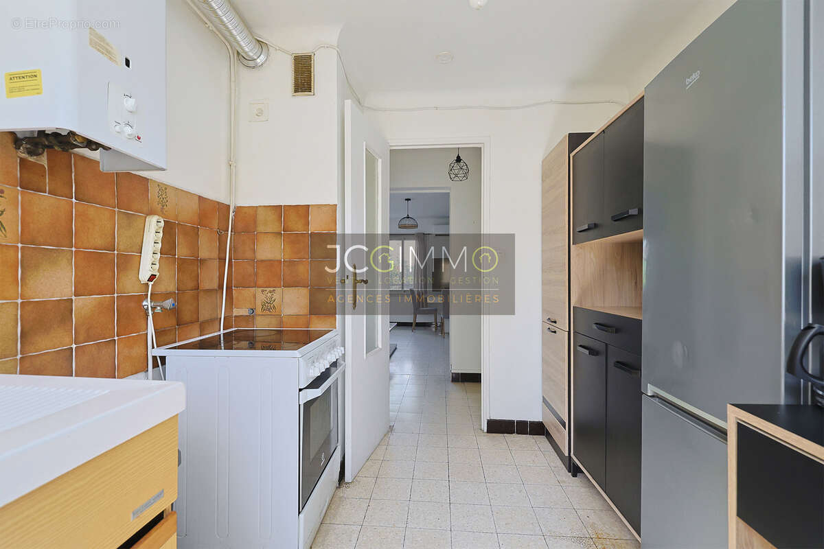 Hyeres (olbius riquier) - appartement t4 - loggia - cave - parking - photo 6