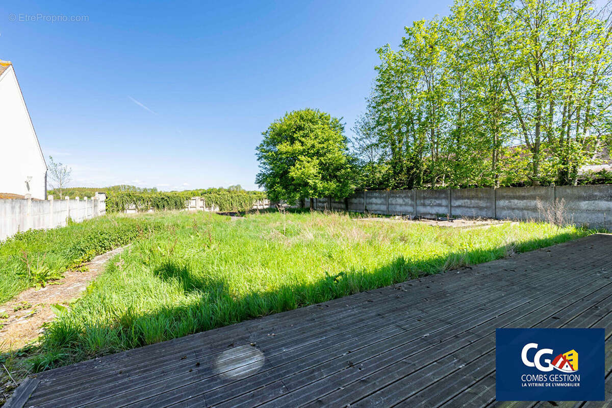 Maison à VERT-SAINT-DENIS