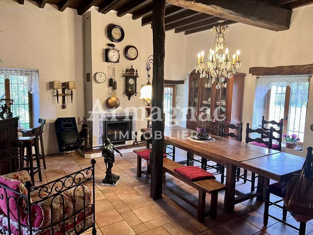 Maison à VIC-FEZENSAC