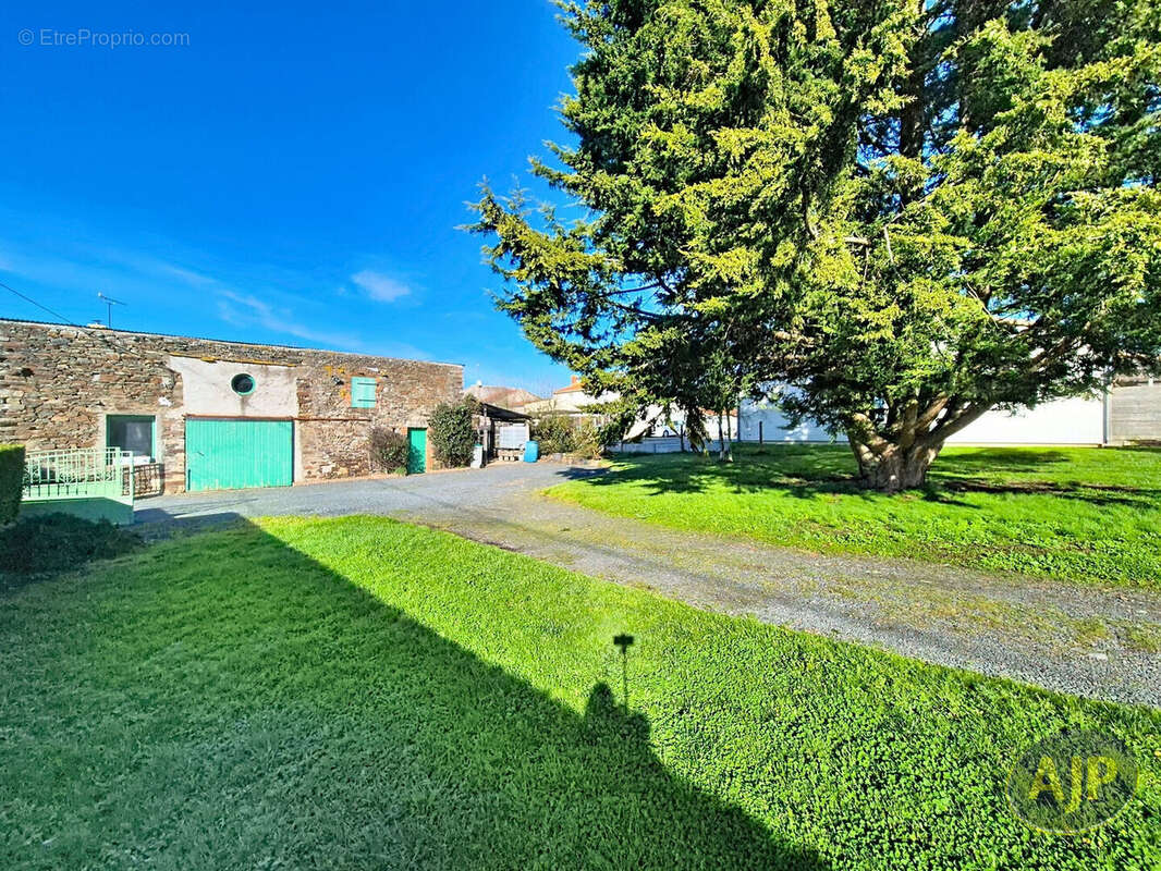 Maison à MONTAIGU