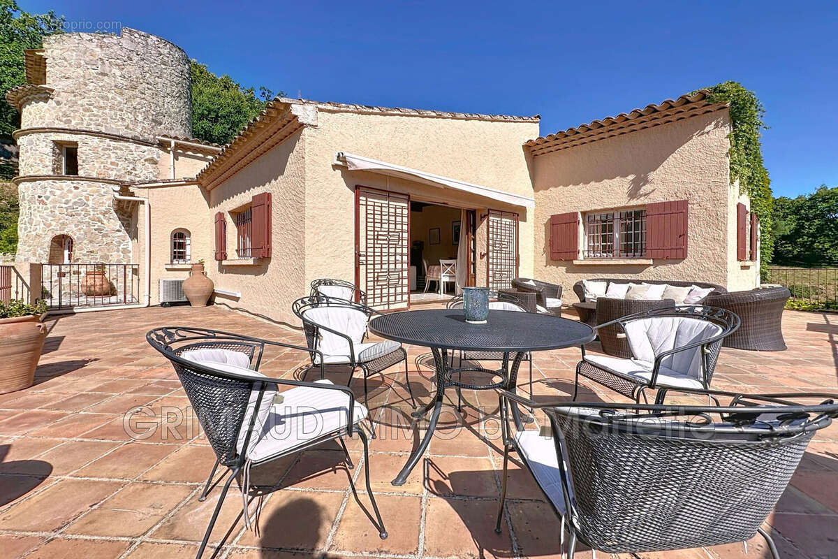 Maison à LA GARDE-FREINET