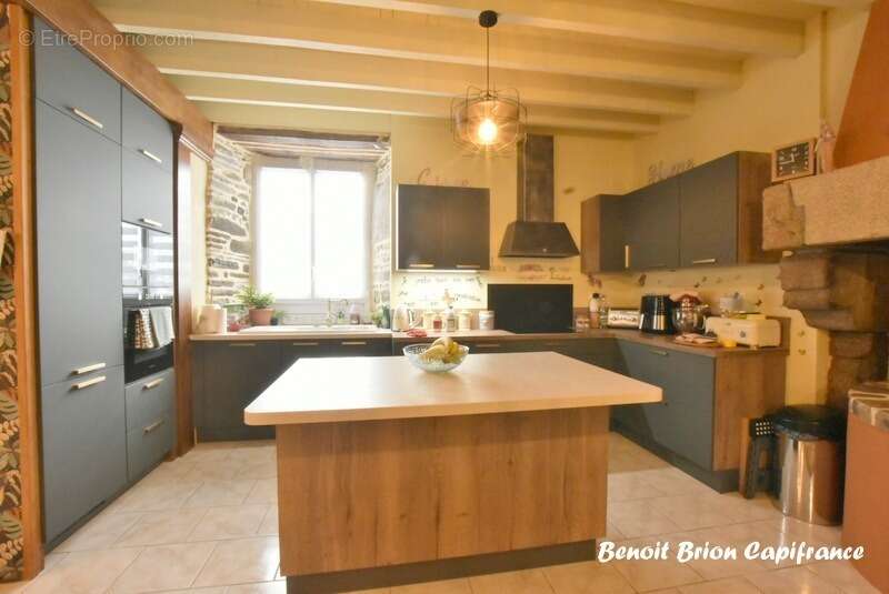 Maison à FOUGEROLLES-DU-PLESSIS