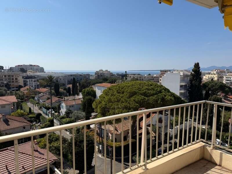  Exceptionnel - Appartement 3 pièces – Vue mer panoramique –parking et cave- Juan-les-Pins - photo 9