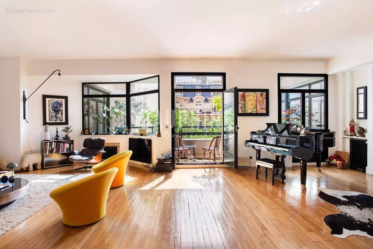 Appartement à PARIS-7E