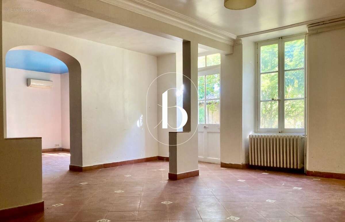 Maison à LAUDUN-L&#039;ARDOISE