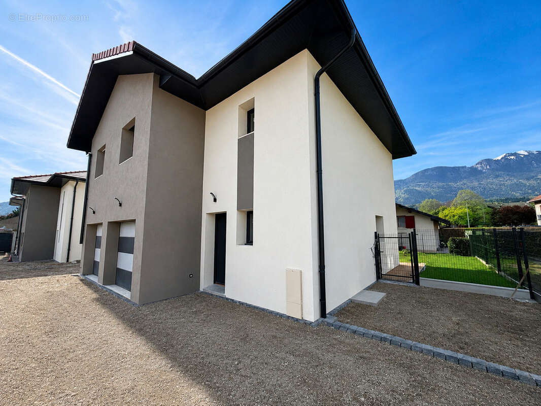 Maison à SAINT-PIERRE-EN-FAUCIGNY