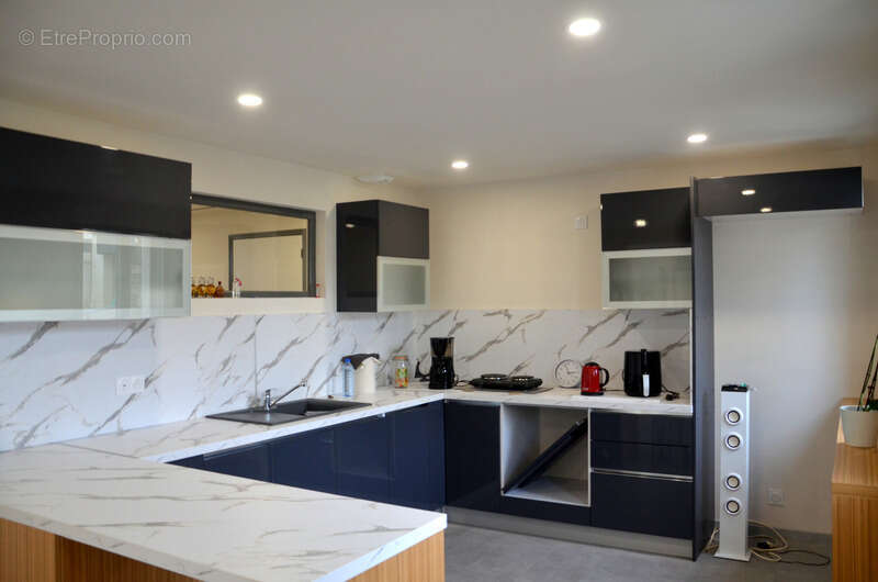 Maison à SAINT-JULIEN-DE-VOUVANTES