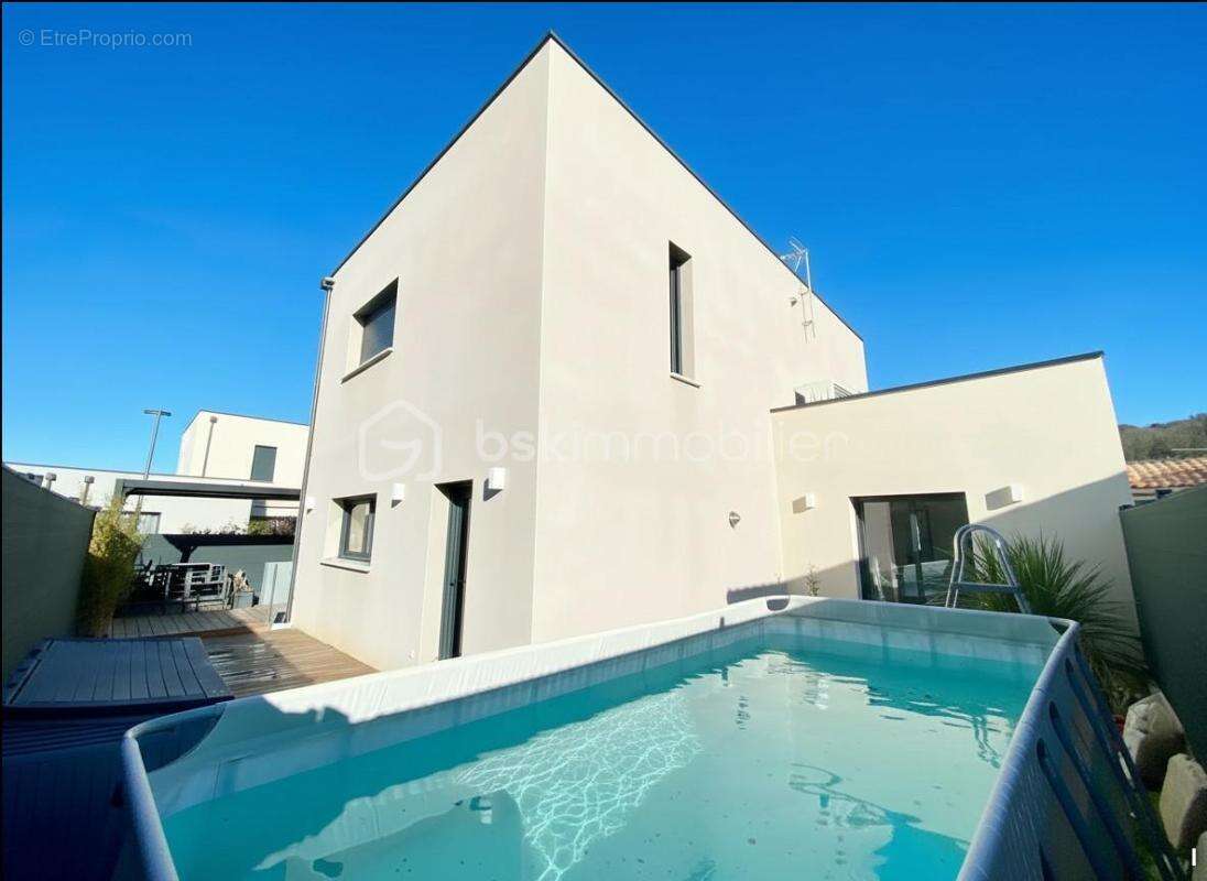 Maison à MONTELIMAR