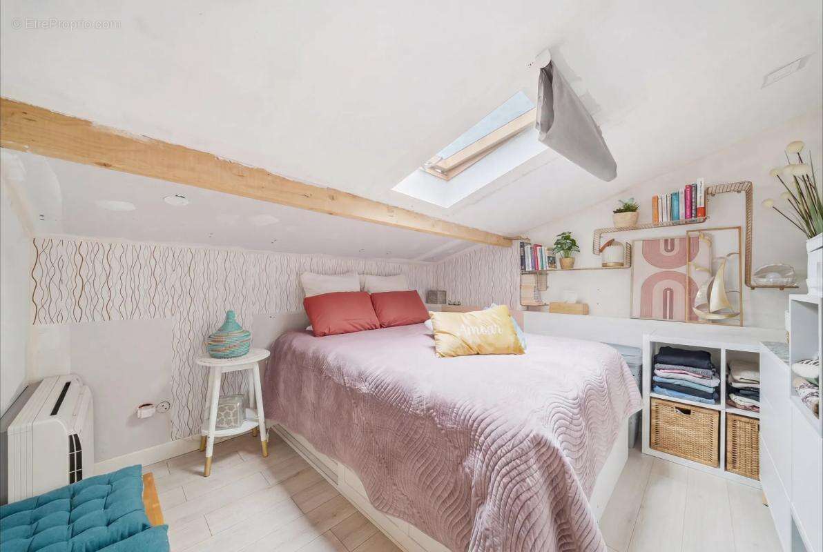 Appartement à CHARENTON-LE-PONT