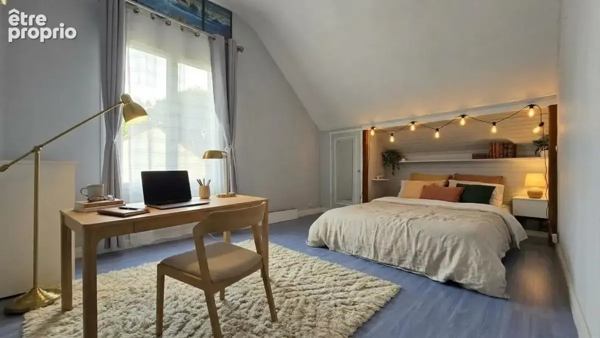 Ensemble Immobilier à Fort Potentiel – Dépendance, 3 Garages & Grand Parking - photo 11