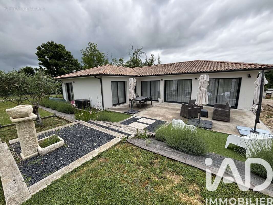 Photo 2 - Maison à SALLEBOEUF