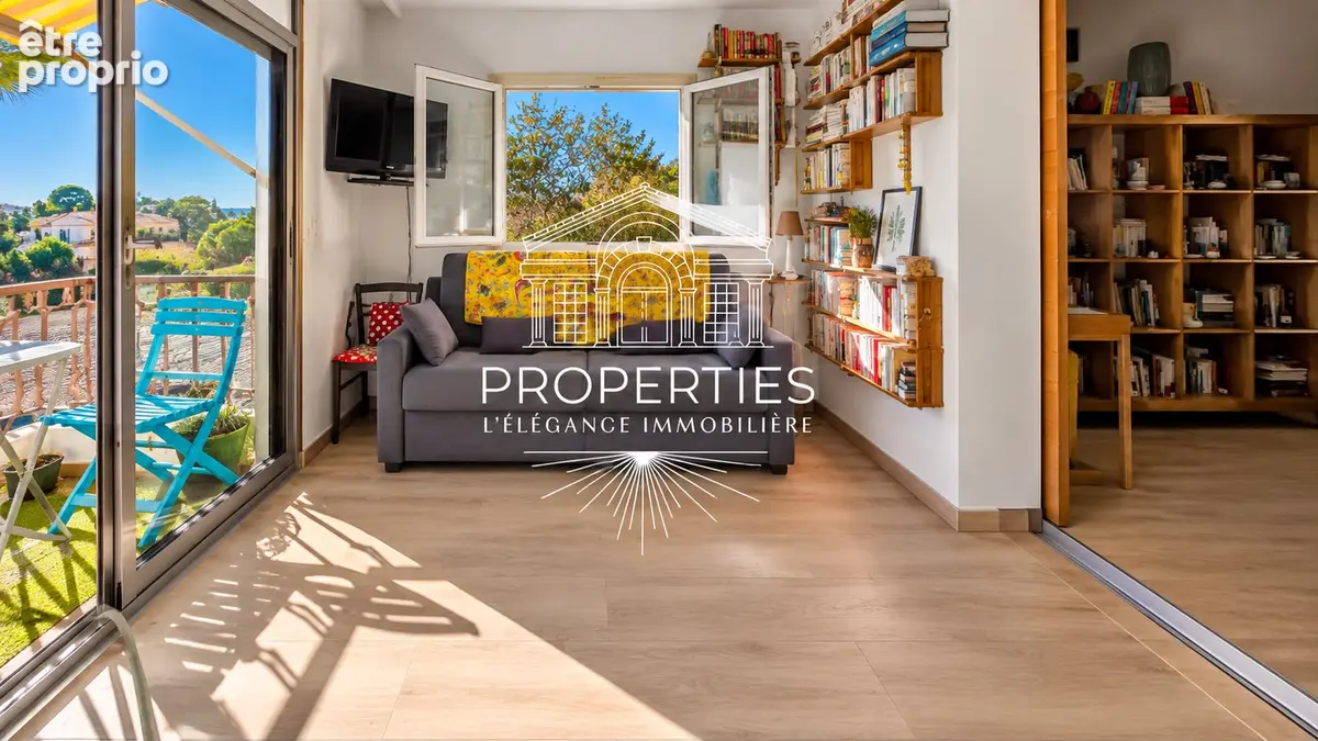 Le lavandou -  t2 renové - dernier etage - balcon - piscine  - parking privatif - photo 3