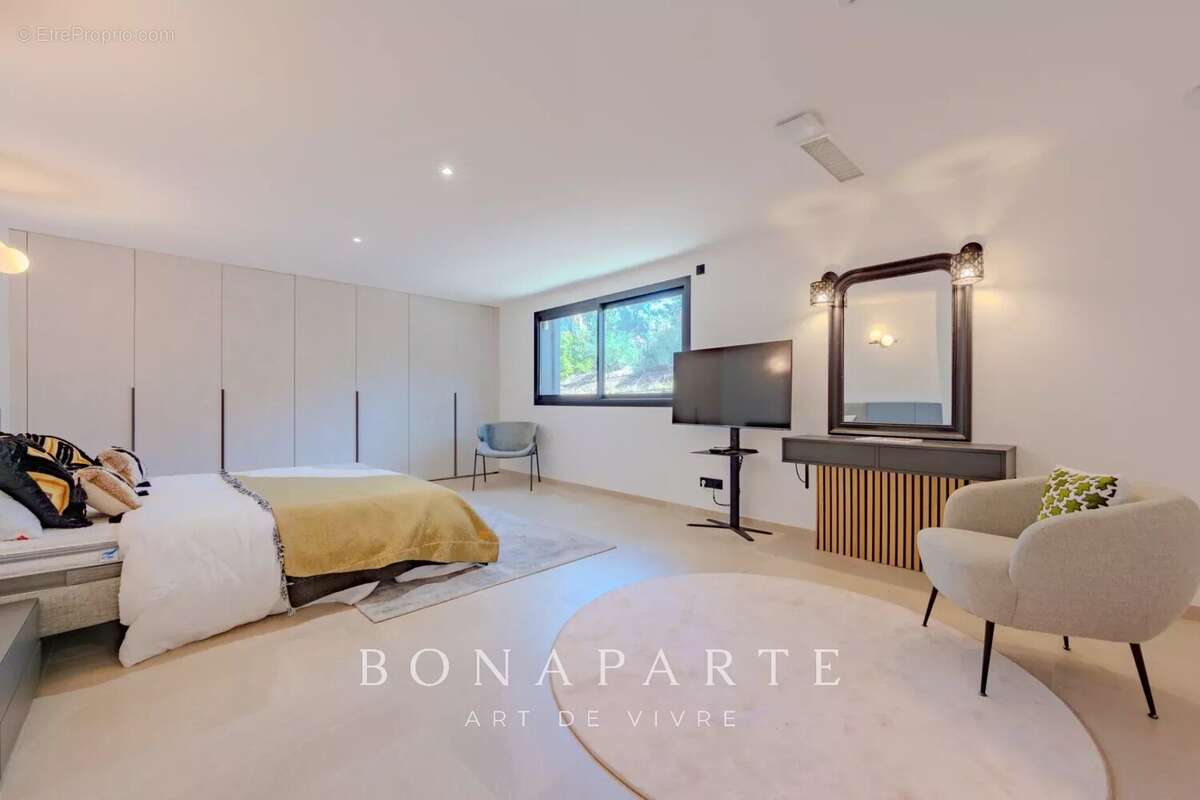 GASSIN - SAINT-TROPEZ Exclusivité : Magnifique villa-appartement en duplex avec très belle vue merUSIVITE : Magnifique "villa ap - photo 20