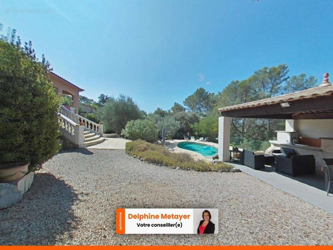 Lorgues (83510) – Elégance Provençale, Vue Panoramique & Piscine - photo 18