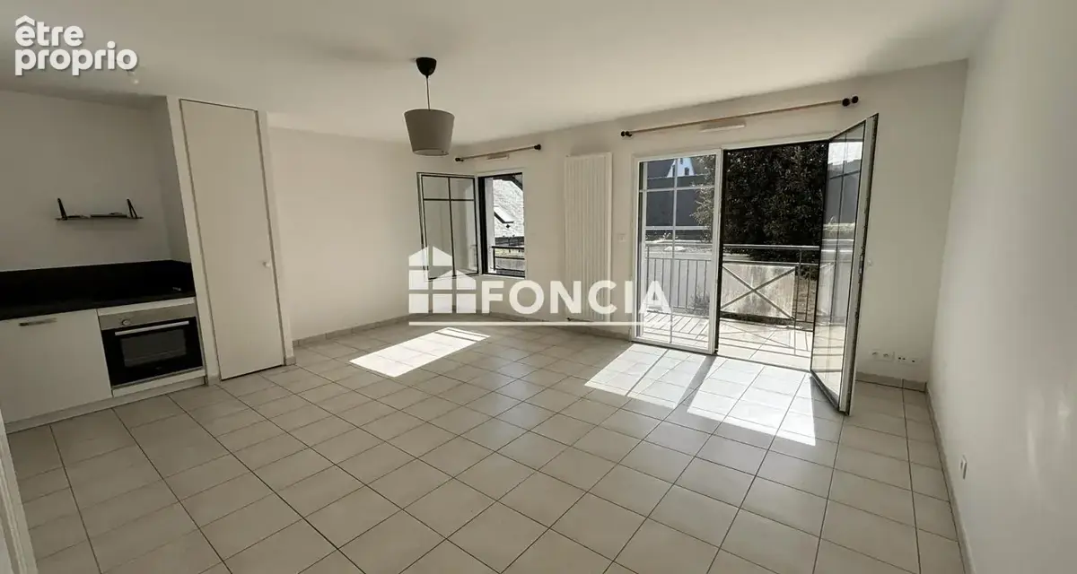 Fouesnant - Au Coeur du Centre-Ville - A Vendre - Appartement T3 - Ascenseur - Balcon - Place de Parking - Libre - photo 3