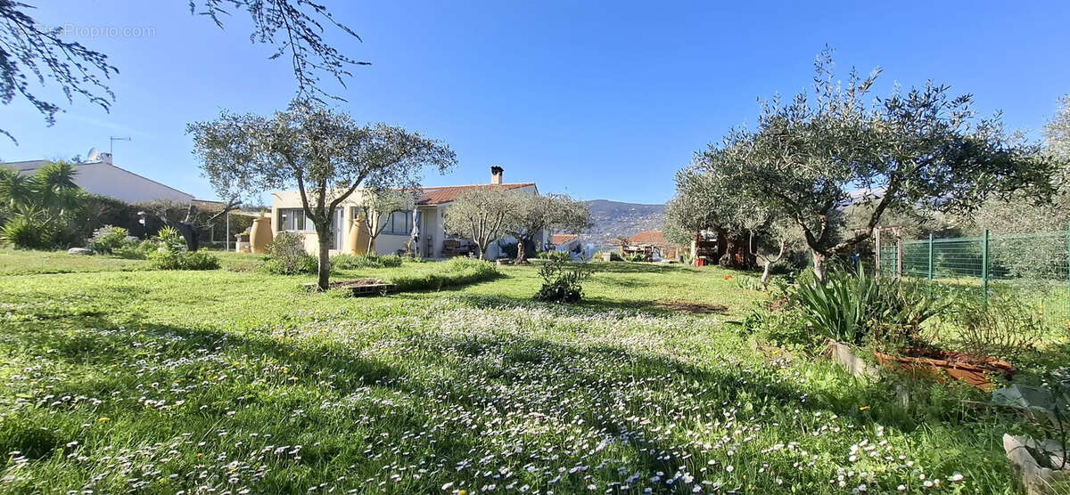 Maison à PEYMEINADE