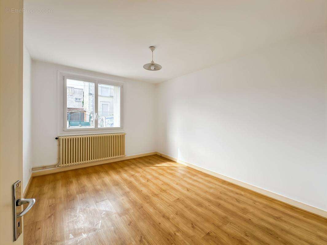 PÉRIGUEUX – Quartier Vésone – Appartement T2 de 63 m² - photo 4