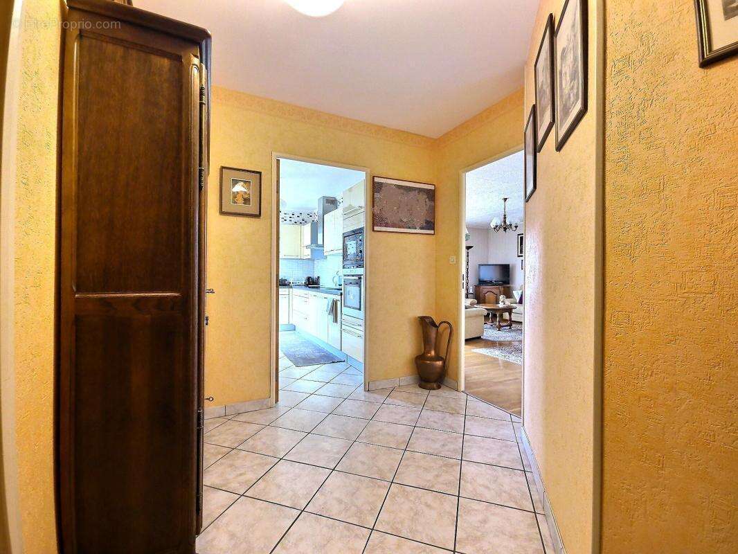 Appartement à CHENOVE
