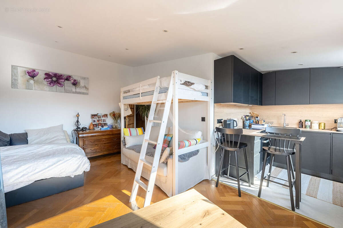 Appartement à LA GARENNE-COLOMBES