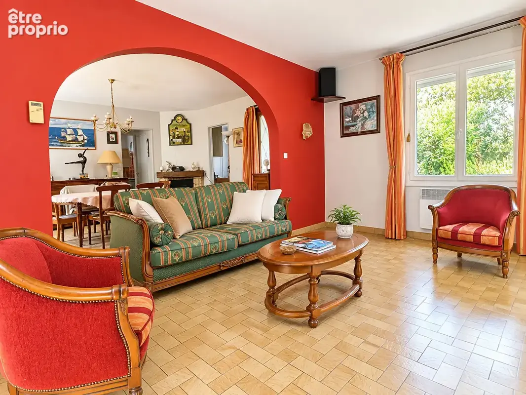 PROCHE COMMERCES - Maison de 109 m² avec garage & dépendances - photo 2