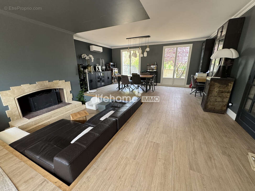 Maison 235 m² à Deols  - photo 2