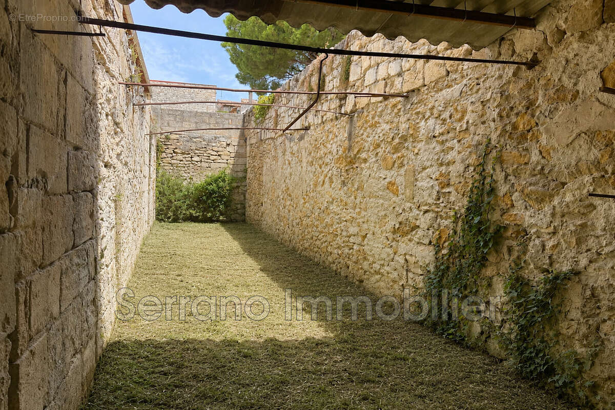 Appartement 350 m² à Beaucaire  - photo 8