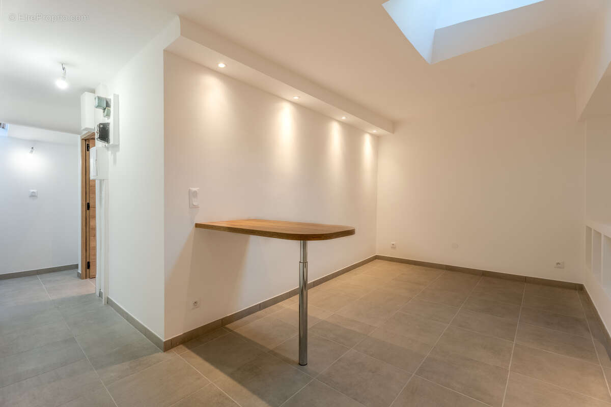 Appartement à MARSEILLE-4E