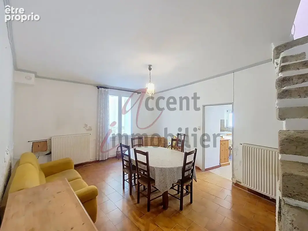 Noves : Maison à rénover avec terrasse en plein coeur du village - photo 8