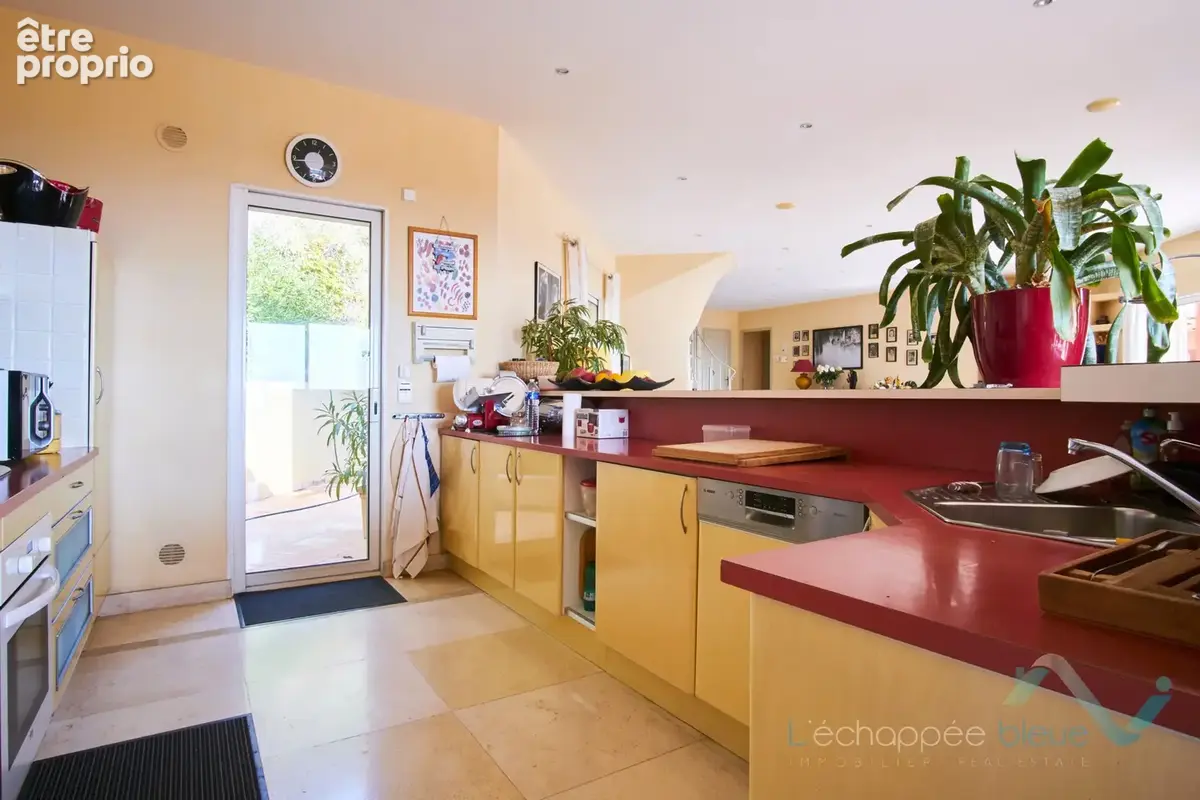 Vente Villa 7 pièces avec magnifique vue mer panoramique à Sainte Maxime - photo 8