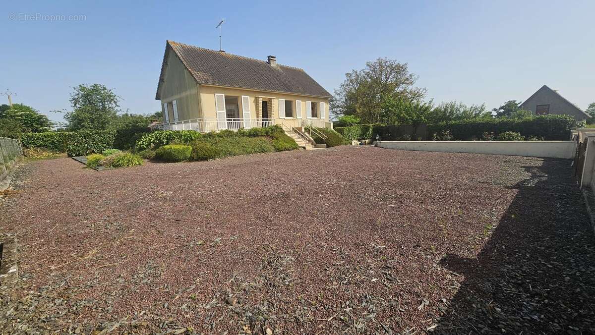 Maison à CAVIGNY