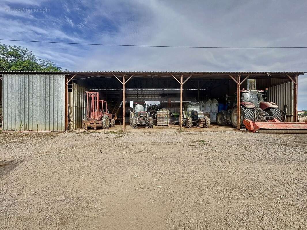 Maison à NEGREPELISSE