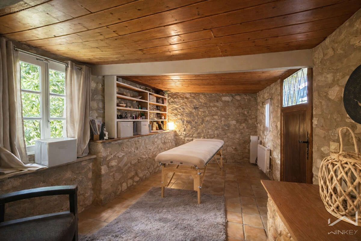 Maison à SAINT-MONTAN
