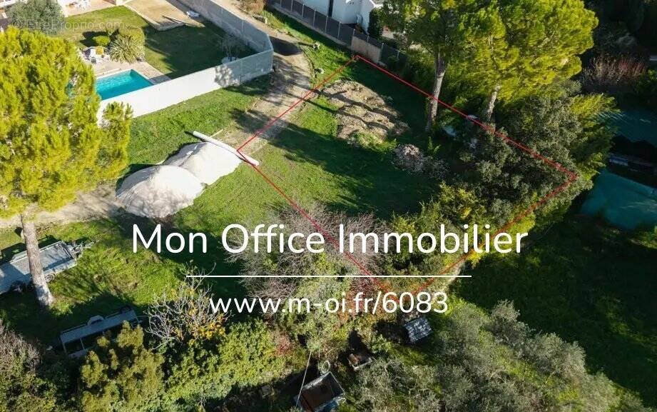 Terrain à PELISSANNE